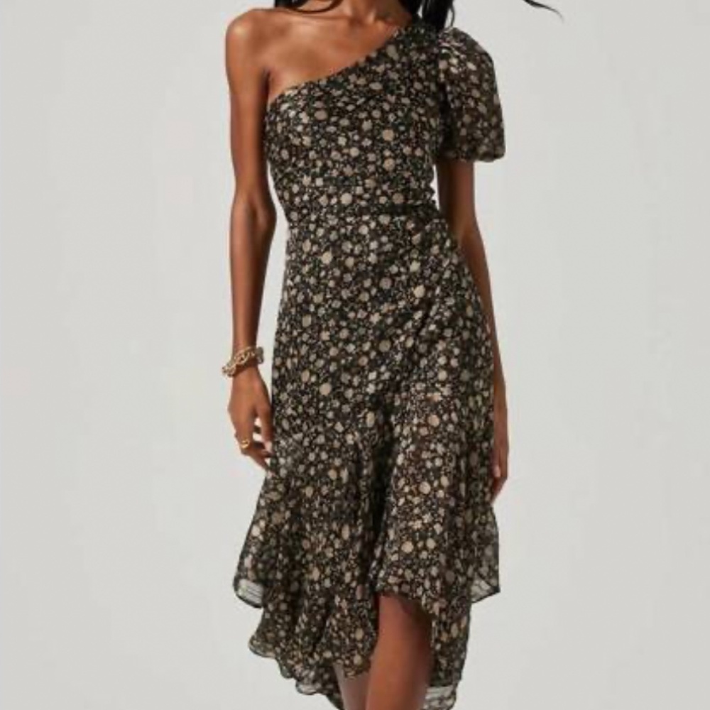 ASTR The Label One Shoulder Floral Midi Dress